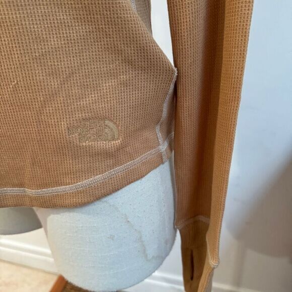 The North Face | Women's Sunpeak Waffle Knit Top w/Thumbholes - Almond Butter, M - Picture 6 of 13